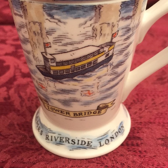 The Tower and Albert Bridges Single Teapot and Cup - Picture 5 of 12